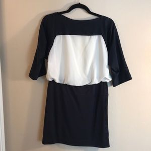 Classic fit, white and navy color block dress
